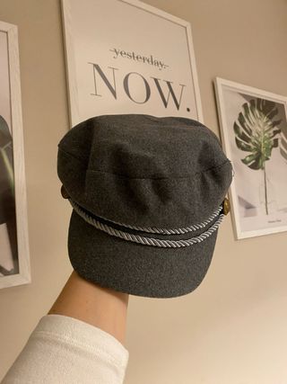 Gorra marinera gris con cordón