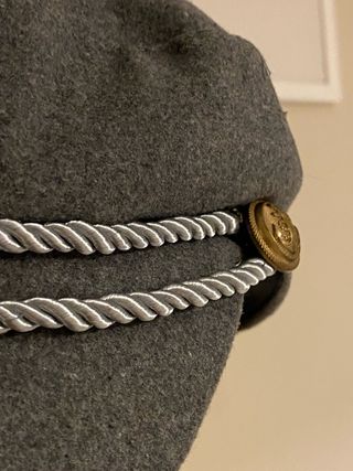 Gorra marinera gris con cordón