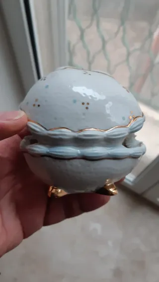 Statuetta Bambino Uovo Porcellana Vintage