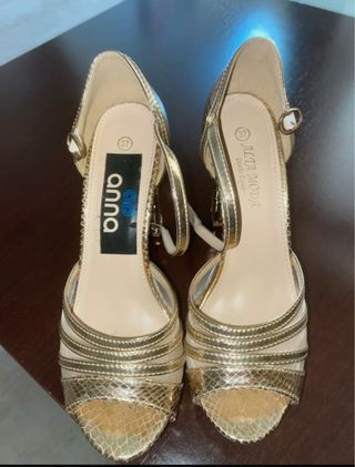 Tacones Dorados ALTA MODA Talla 37