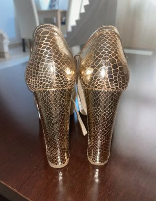 Tacones Dorados ALTA MODA Talla 37