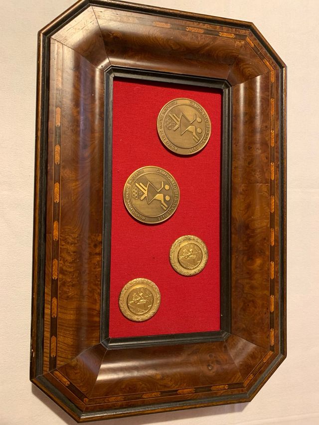 Cornice antica radica noce decorata