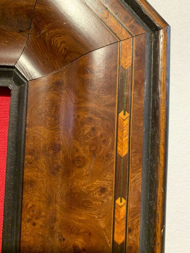 Cornice antica radica noce decorata