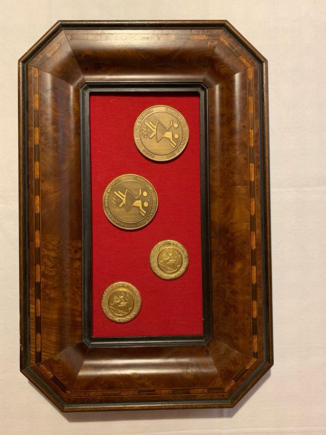 Cornice antica radica noce decorata