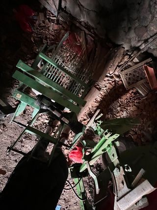 Tractor con aperos documentado