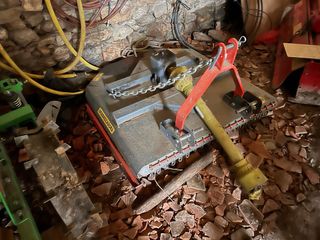 Tractor con aperos documentado