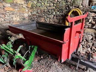 Tractor con aperos documentado