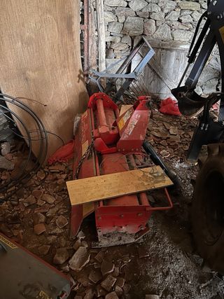 Tractor con aperos documentado