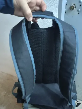 Mochila deportiva negra