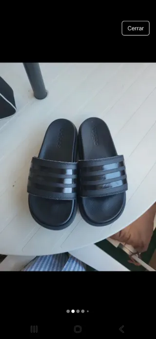 Lote Adidas: Bolso y Chanclas Negras