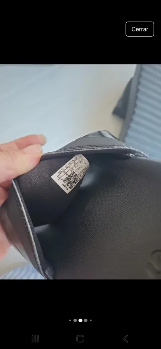 Lote Adidas: Bolso y Chanclas Negras