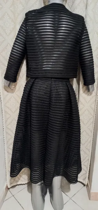 Completo nero con giacca e gonna