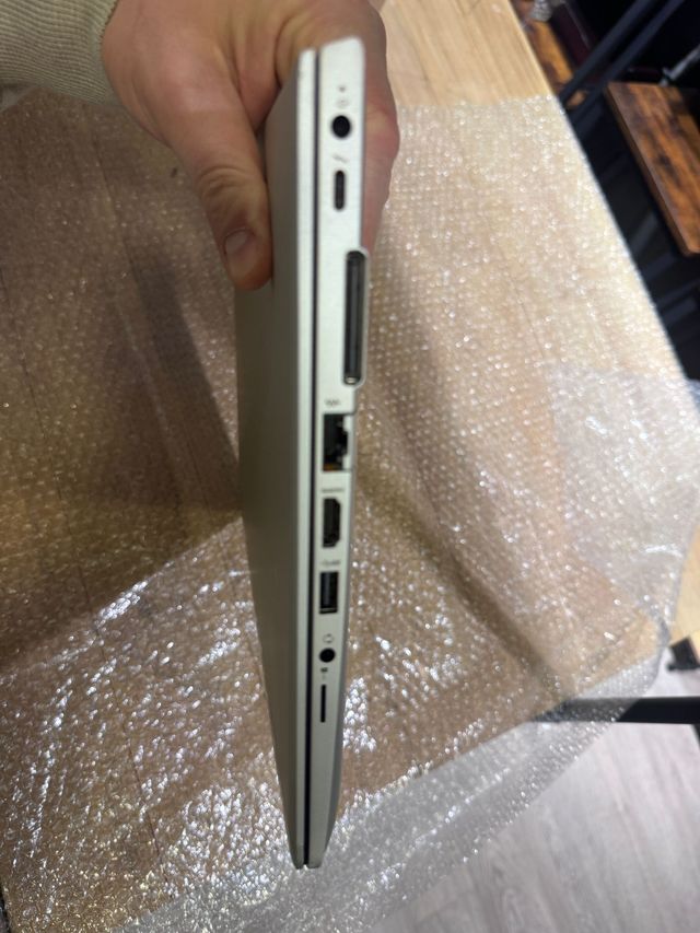 Portátil HP i5 8th Gen 16GB RAM 256GB SSD Win11