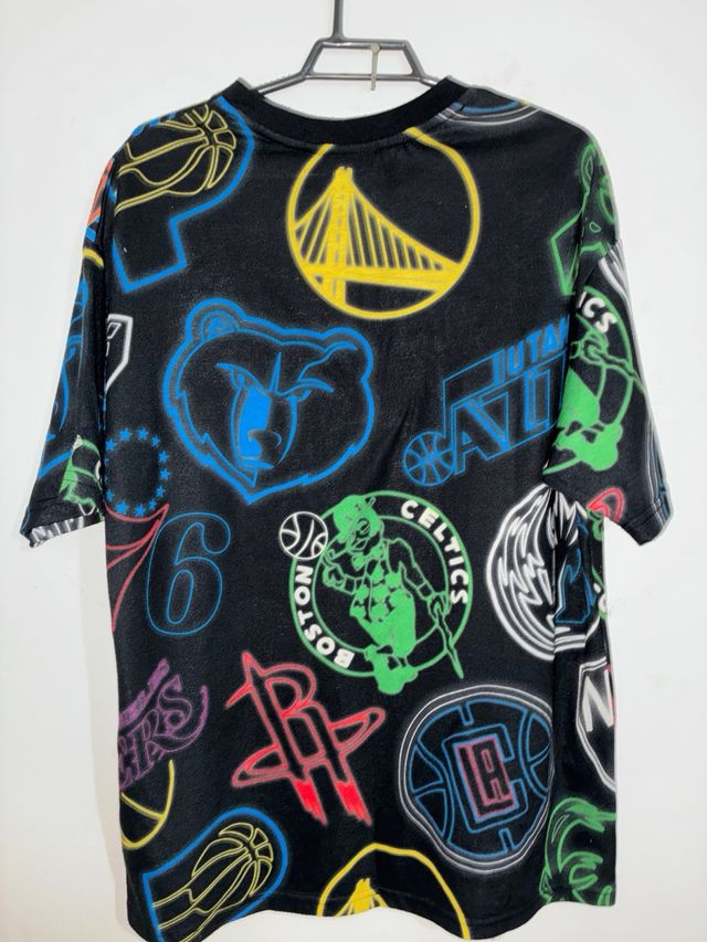 Camiseta New Era NBA Logos