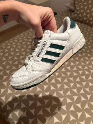 Zapatillas Adidas Mujer Blancas y Verdes.