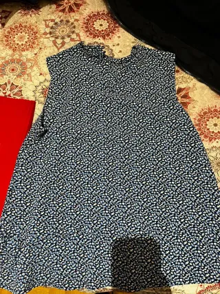 Blusa azul con estampado de puntos