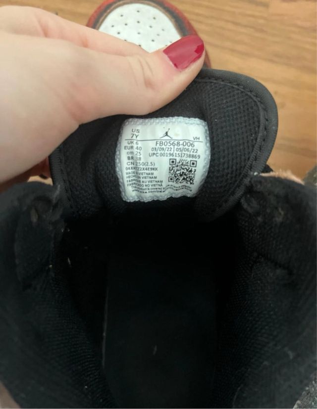 Air Jordan 1 Mid SE Wear-Away Chicago