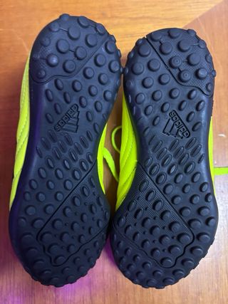 Botas de fútbol infantiles Adidas talla 28