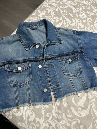 Chaqueta vaquera corta con flecos