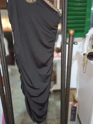 Vestido fiesta asimétrico negro y dorado