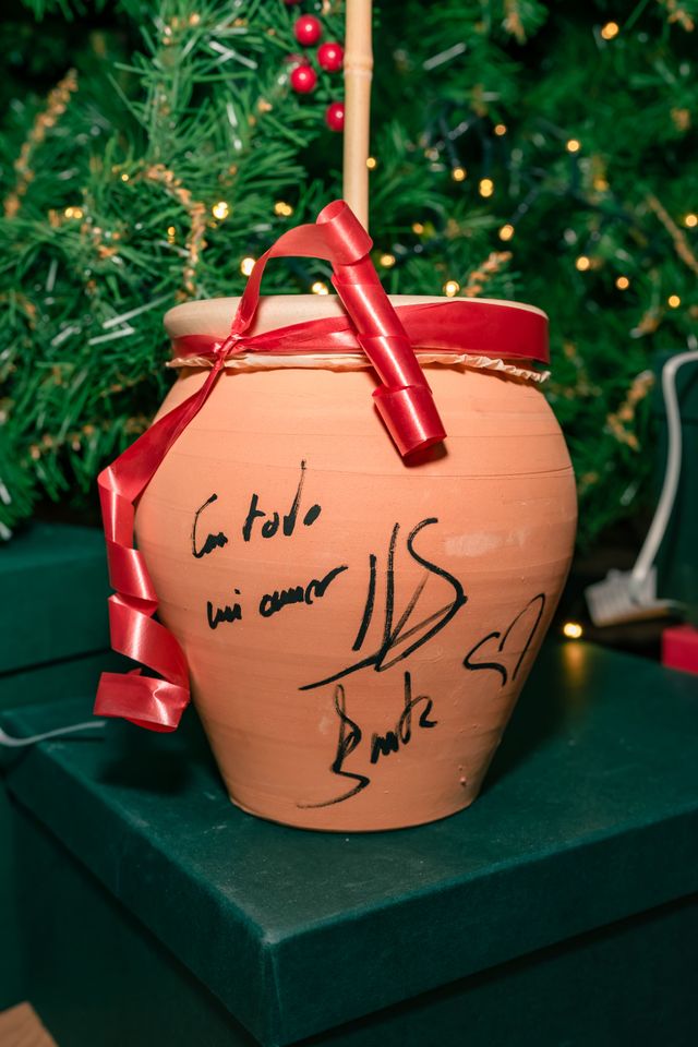 Zambomba firmada por David Bustamante