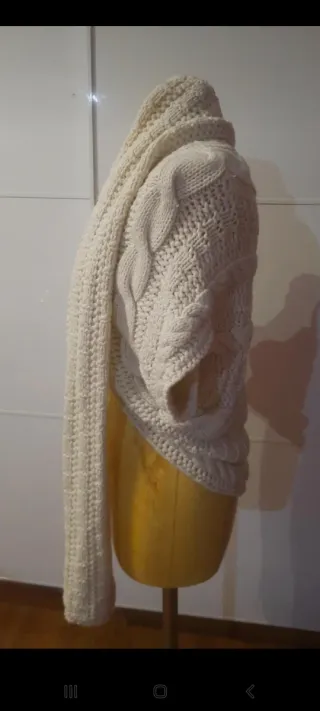 Jersey de punto con bufanda integrada