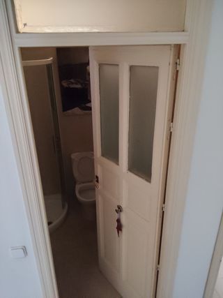 Lote 7 puertas de interior con cristal y postigo