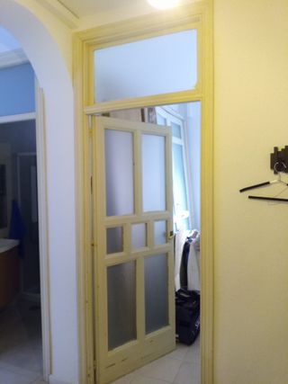 Lote 7 puertas de interior con cristal y postigo