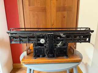 Máquina de escribir antigua Hispano-Olivetti M40