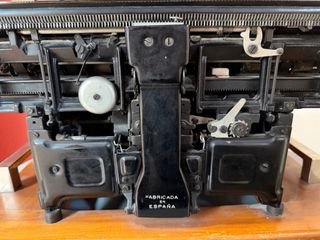 Máquina de escribir antigua Hispano-Olivetti M40