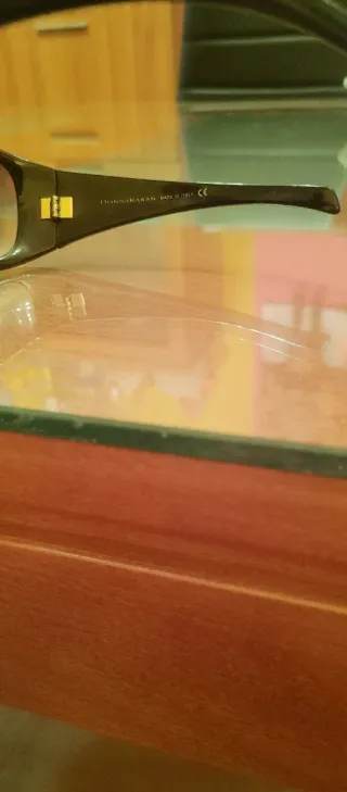 Gafas de sol Donna Karan negras y marrones