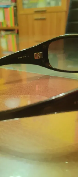 Gafas de sol Donna Karan negras y marrones