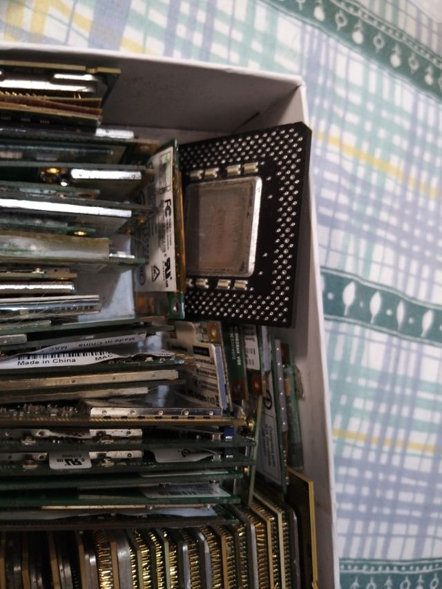 Lote de procesadores y tarjetas de red