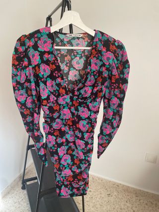 Vestido Zara floral manga larga