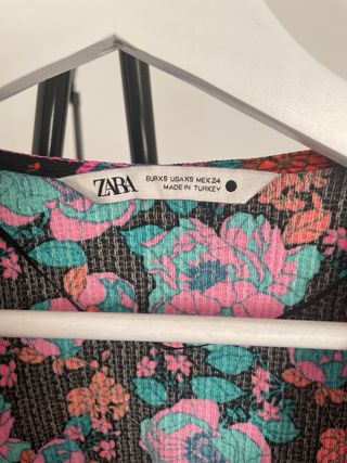 Vestido Zara floral manga larga