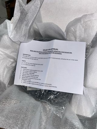 Placa Solar Negra y Azul