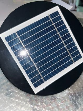 Placa Solar Negra y Azul