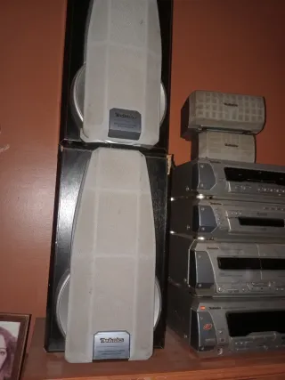 Equipo de música con altavoces