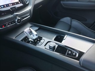 VOLVO XC60 2.0 T6 RECHARGE BLACK ED PLUS AT 4WD 350 5P