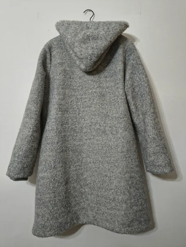 Cappotto grigio chiaro con cappuccio