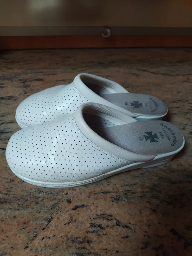 Zuecos blancos piel talla 38