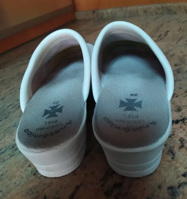 Zuecos blancos piel talla 38