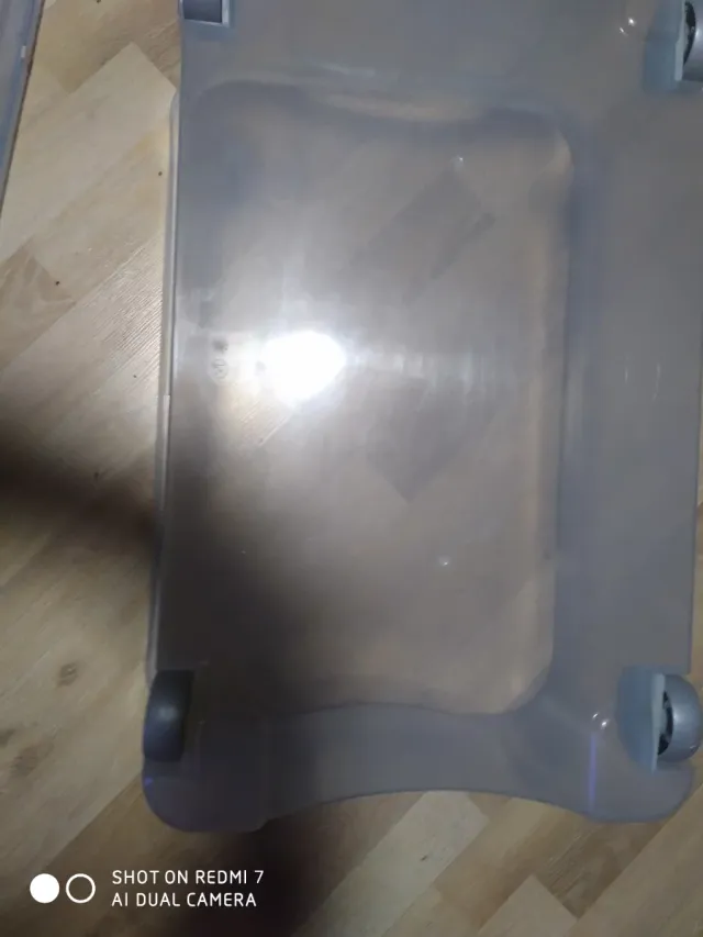 Caja multiusos de plástico duro con ruedas