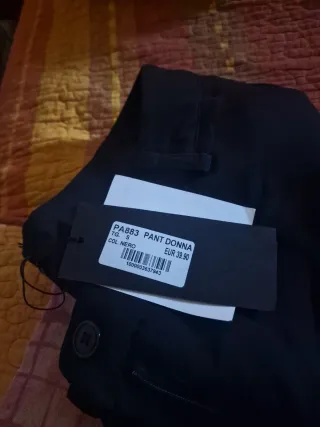 Pantaloni donna neri a zampa