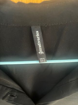 Camisa negra Stradivarius con pespuntes