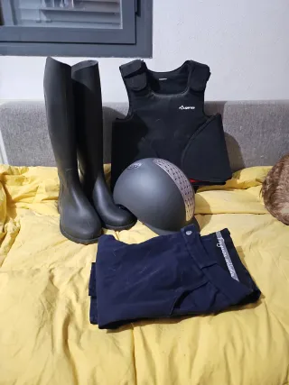 Equipación Hípica: Botas, Chaleco, Casco y Pantaló