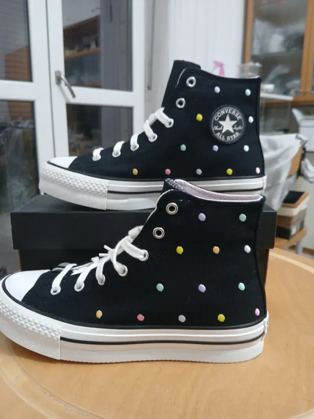 Converse ricamate taglia 37.5