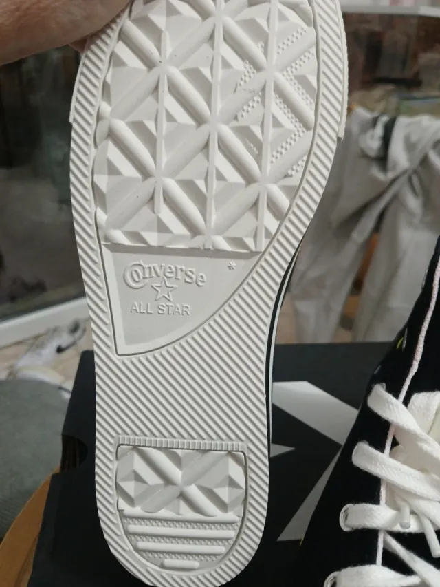 Converse ricamate taglia 37.5