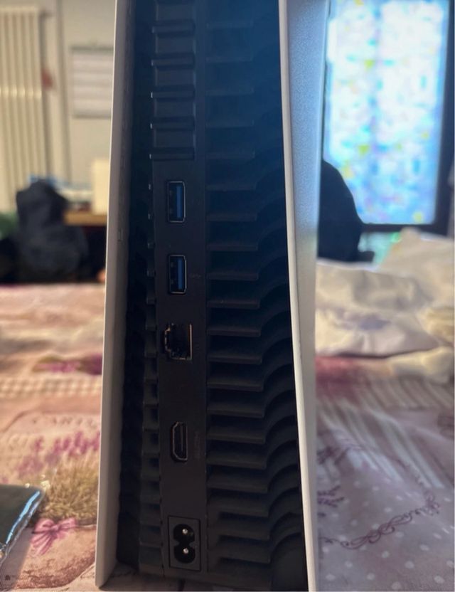 PlayStation 5 Disco - Luce Blu e si Spegne