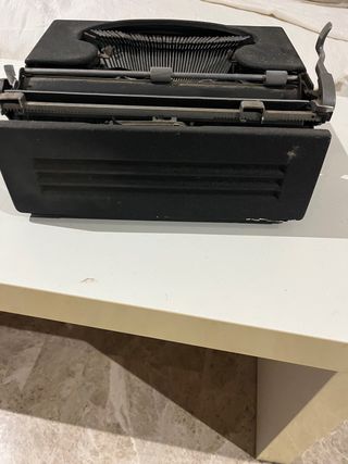 Máquina de escribir Hispano-Olivetti Studio 46